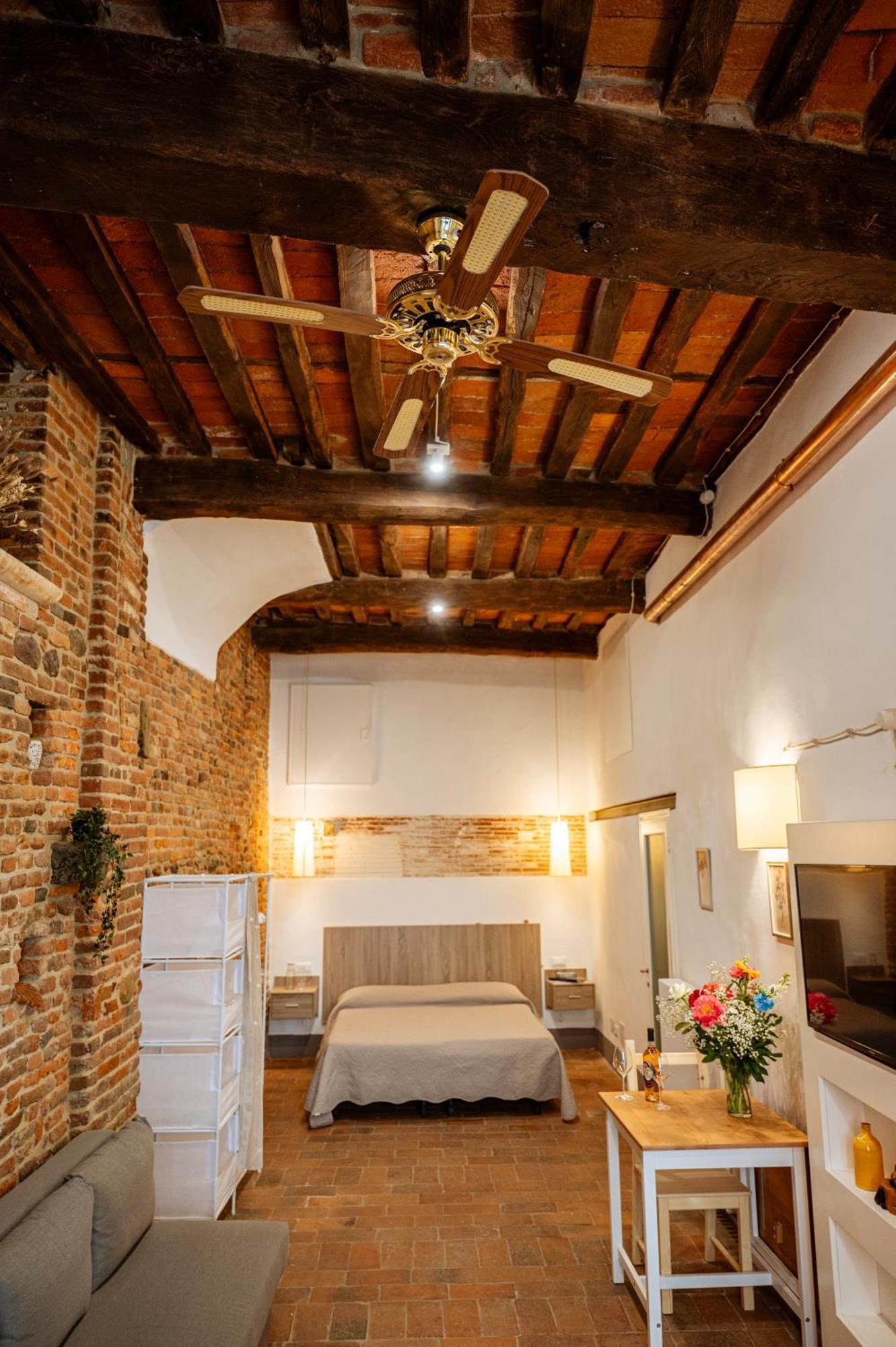 Antica Casa Dei Rassicurati Bed and Breakfast Montecarlo Εξωτερικό φωτογραφία
