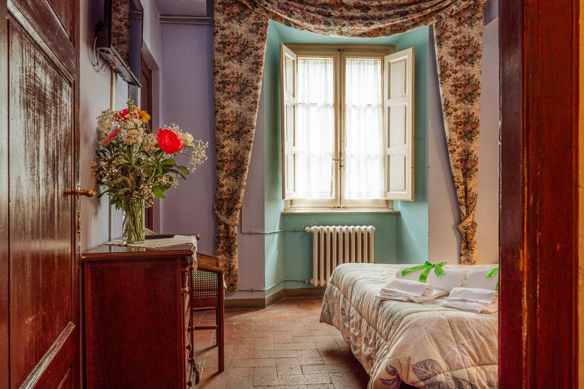 Antica Casa Dei Rassicurati Bed and Breakfast Montecarlo Εξωτερικό φωτογραφία