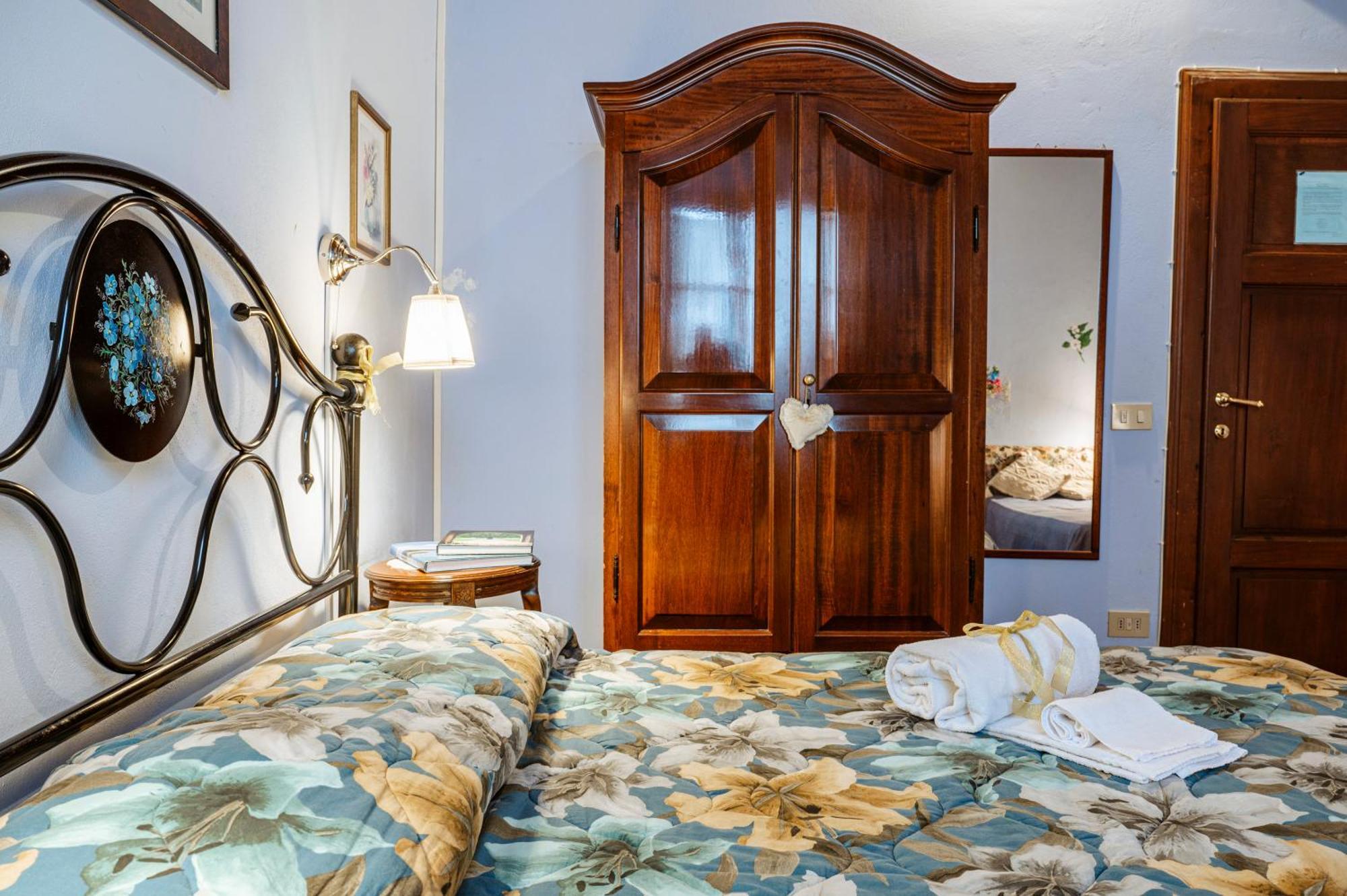 Antica Casa Dei Rassicurati Bed and Breakfast Montecarlo Εξωτερικό φωτογραφία